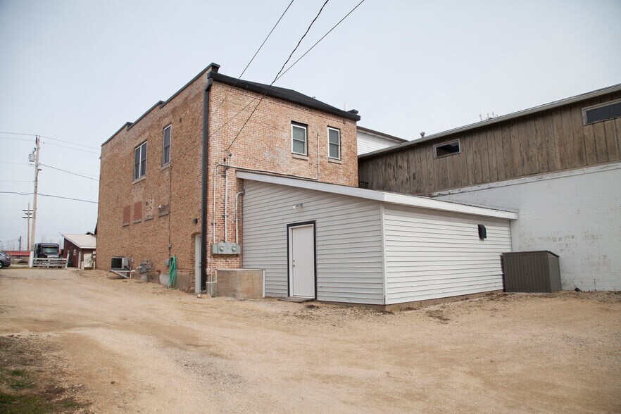 More Photos Of 705 Main St, Ridgeway Freestanding For Sale