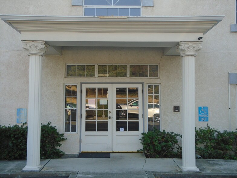 More Photos Of 1090 Adams St, Benicia Loft Creative Space For Lease