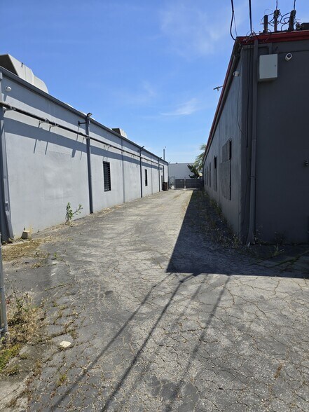 More Photos Of 3265 E 59th St, Long Beach Warehouse For Lease