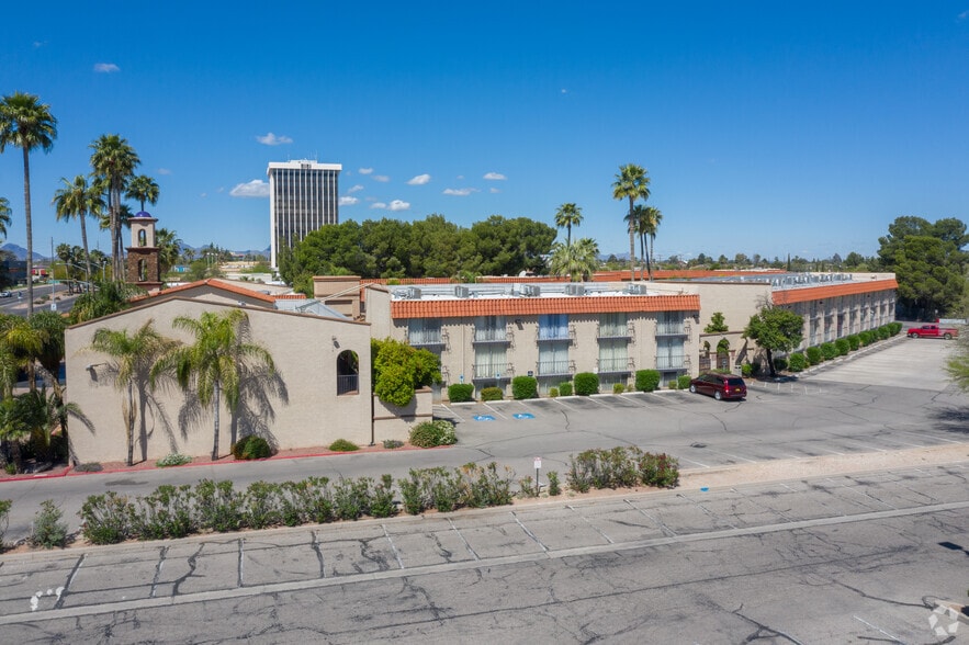 More Photos Of 5335 E Broadway Blvd, Tucson Hotel For Sale