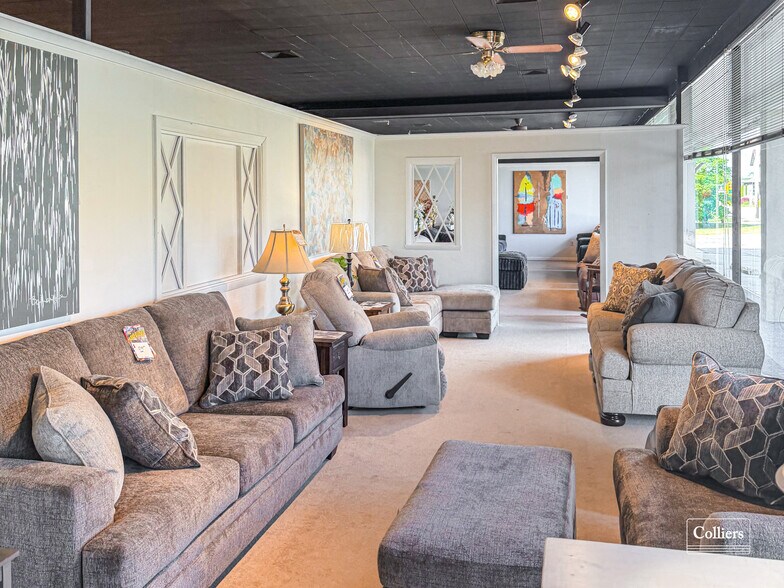 More Photos Of 533 Depot St, Latrobe Showroom For Lease