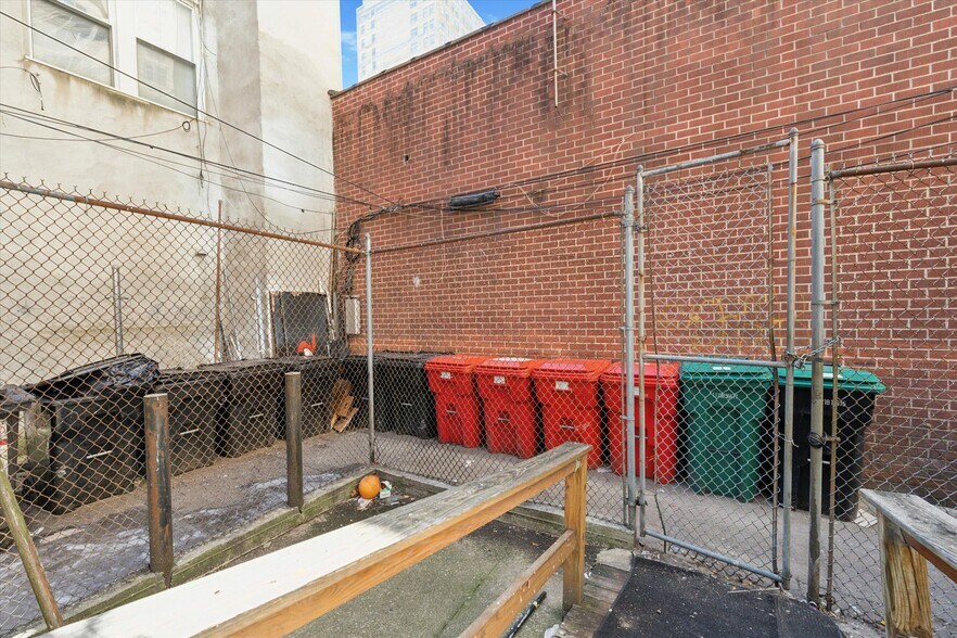 More Photos Of 42 S 19th St, Philadelphia Storefront Retail Residential For Lease