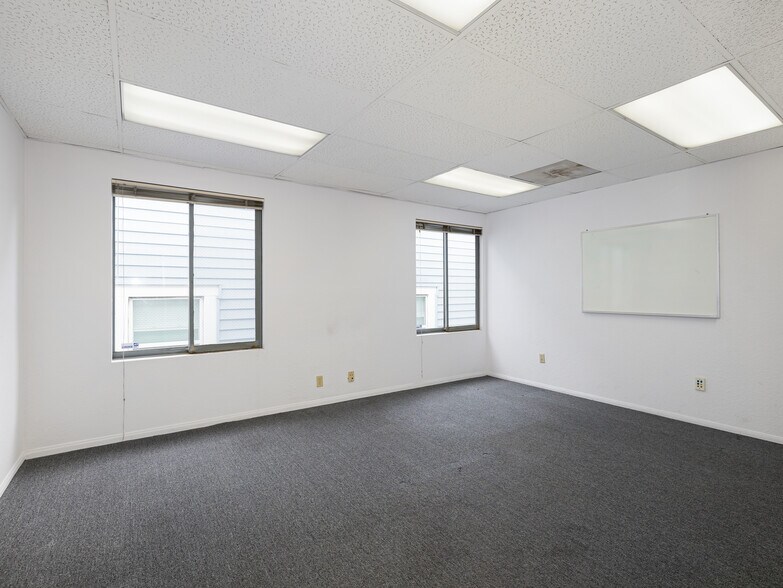 More Photos Of 302 W Grand Ave, El Segundo Office For Lease