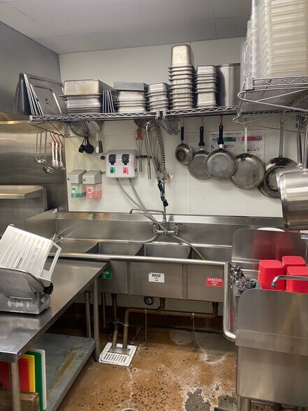 More Photos Of 1035-1038 Garnet Ave, San Diego Restaurant For Lease