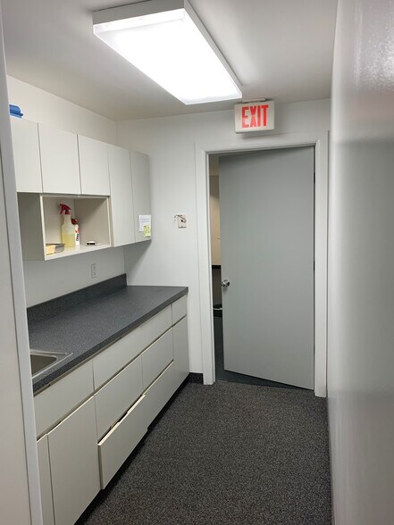 More Photos Of 111 Carleton Ave, Islip Terrace Medical For Lease