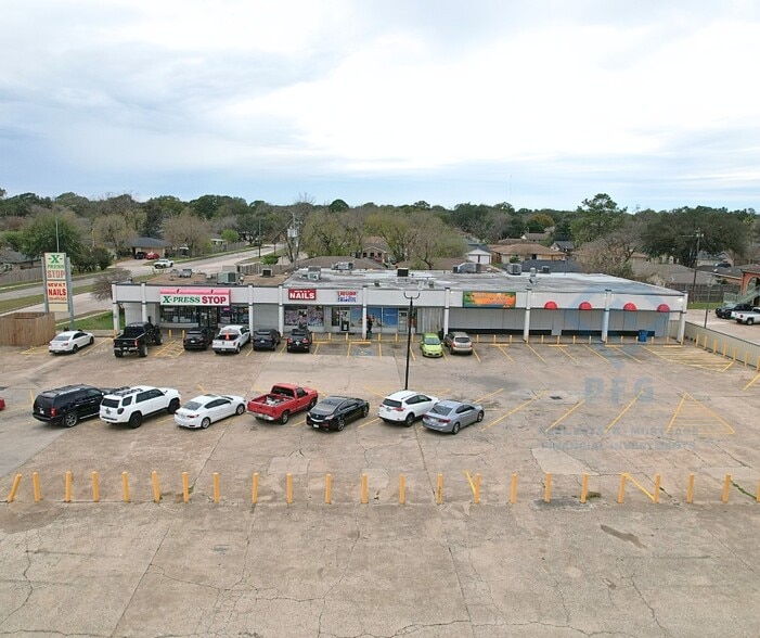 More Photos Of 9007 North Fwy, Houston Storefront For Sale