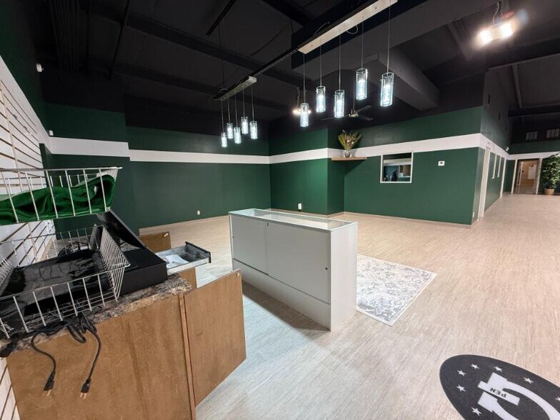 More Photos Of 794 E Main St, Tupelo Showroom For Sale