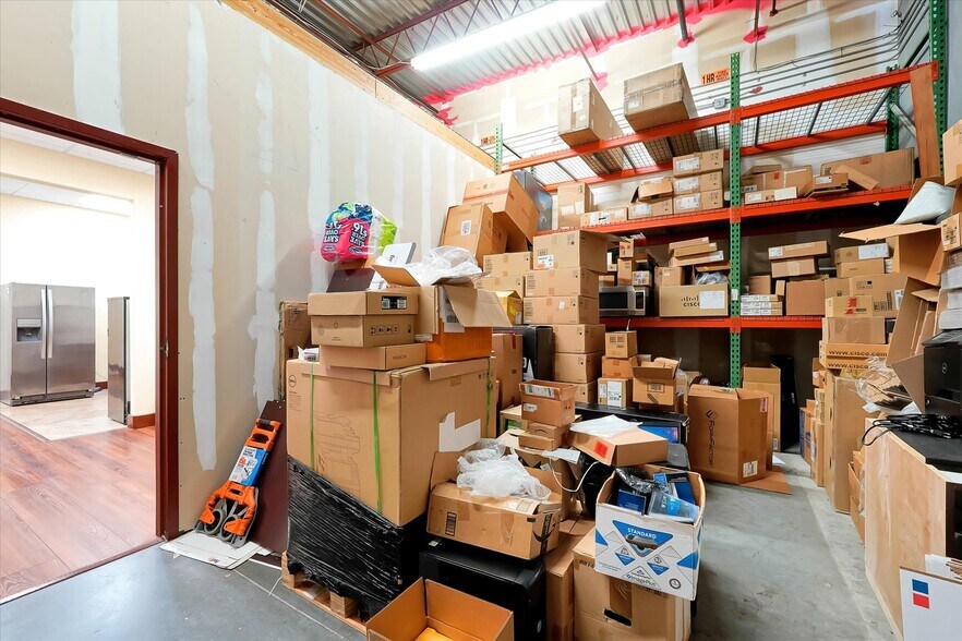 More Photos Of 8810 Commodity Cir, Orlando Showroom For Sale