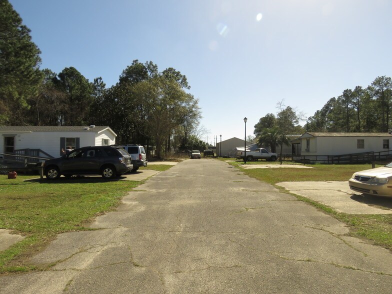 More Photos Of 2729 Carol Ln, Panama City Manufactured Housing Mobile Home Park For Sale