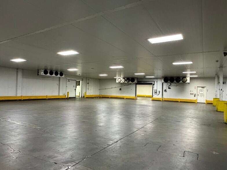 More Photos Of 5340 W 104th St, Los Angeles Refrigeration Cold Storage For Sale