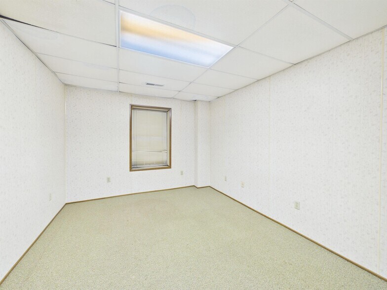 More Photos Of 123 S 3rd St, Ironton Storefront Retail Office For Sale