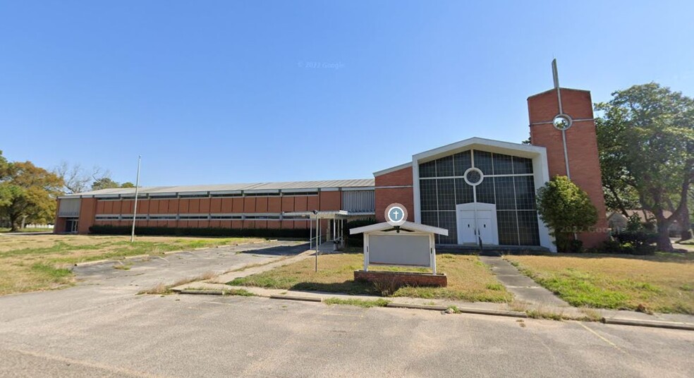 Primary Photo Of 821 Laurel St, La Marque Religious Facility For Sale