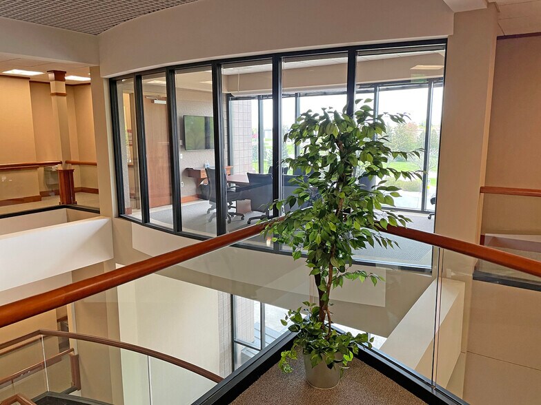 More Photos Of 7077 Northland Cir, Brooklyn Park Office For Lease