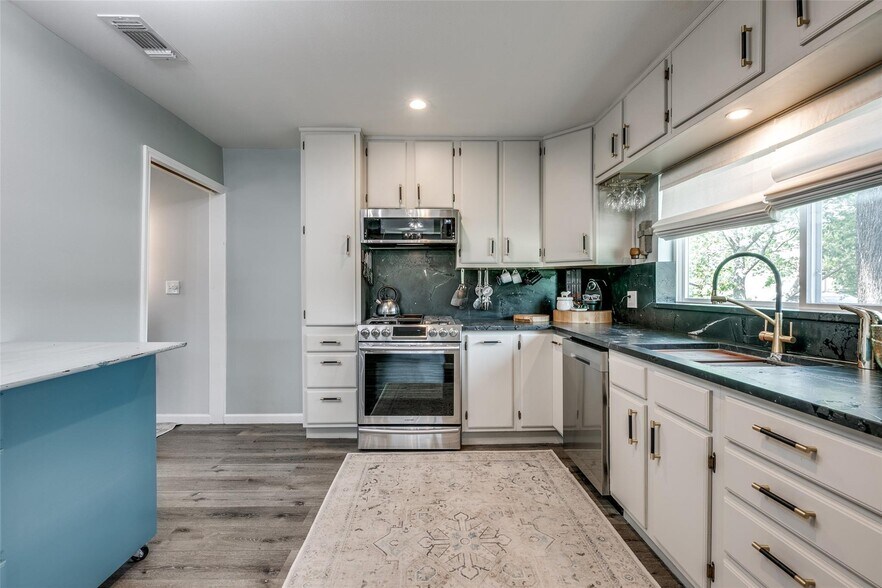 More Photos Of 407 E Broad St, Forney Office Residential For Sale