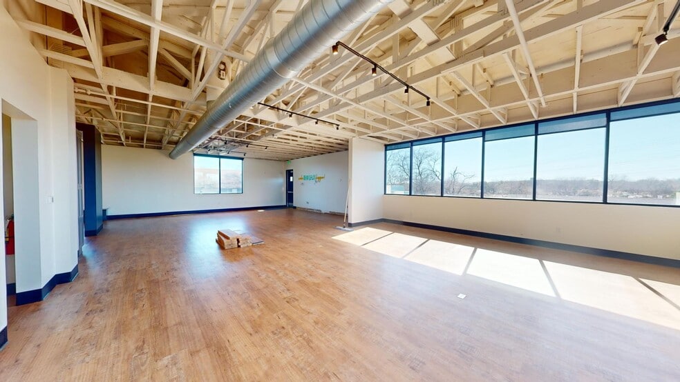 More Photos Of 5621 Emerald Forest Dr, Austin Restaurant For Lease