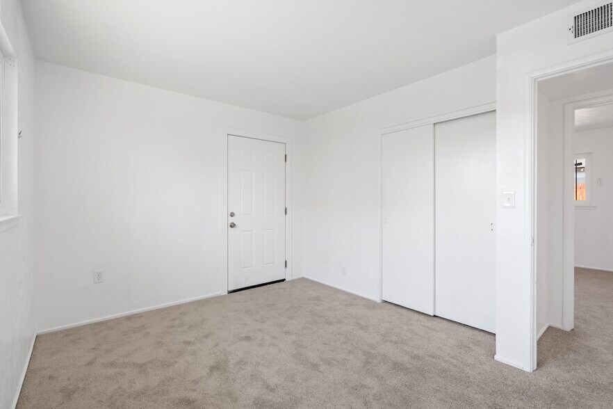 More Photos Of 4584 E Tulare Ave, Fresno Storefront Retail Residential For Sale
