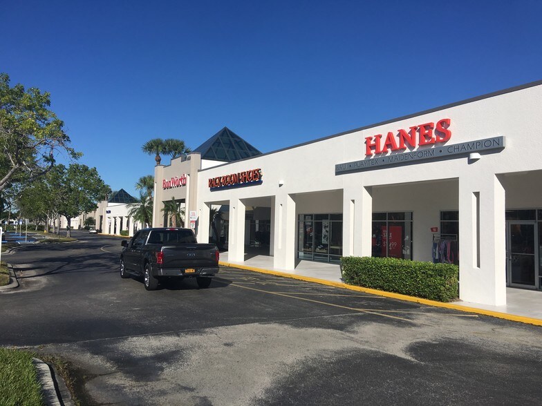 More Photos Of 6050 Collier Blvd, Naples Storefront For Sale