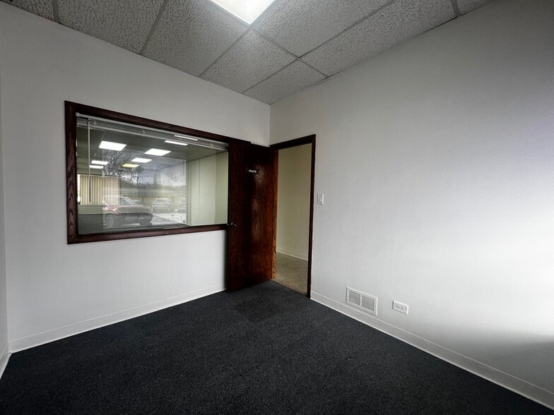 More Photos Of 9957-9959 S Roberts Rd, Palos Hills Medical For Lease