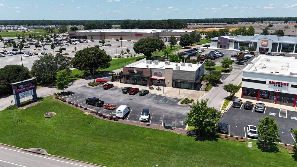 More Photos Of 8044-8048 Highway 72 W, Madison Freestanding For Lease
