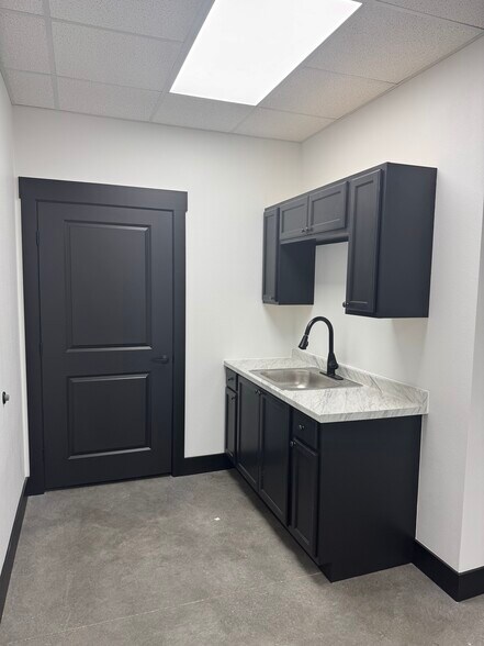 More Photos Of 518 US Highway 385 N, Seminole Industrial For Sale