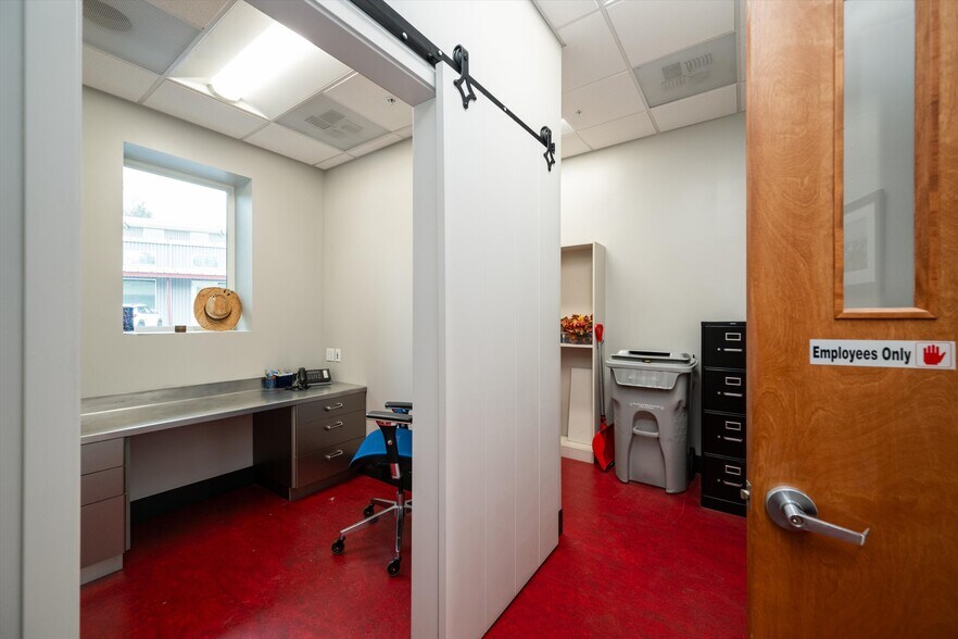 More Photos Of 905 Squalicum Way, Bellingham Flex For Sale