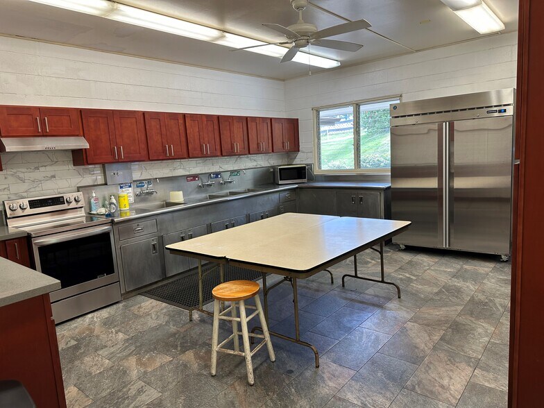 More Photos Of 1425 Keolu Dr, Kailua Religious Facility For Lease