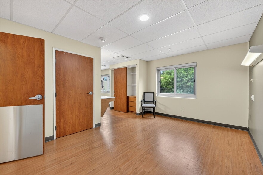 More Photos Of 106 Hospital Dr, Smithville Assisted Living For Sale