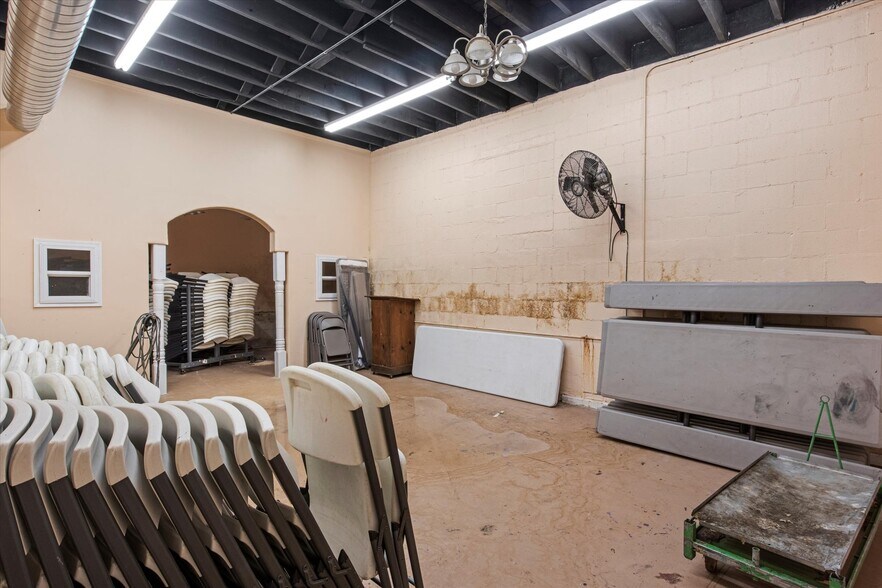 More Photos Of 987 Hollywood Rd NW, Atlanta Industrial For Sale