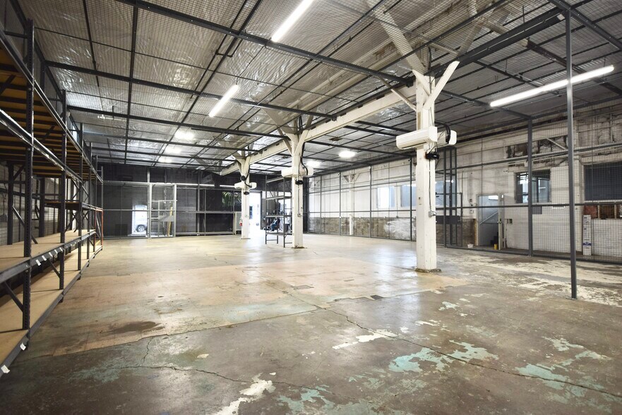 More Photos Of 2801 SE 9th St, Portland Warehouse For Lease