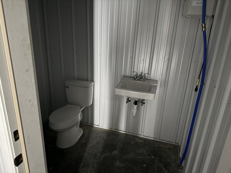 More Photos Of 1345 Potter Town Rd, Midway Industrial For Sale