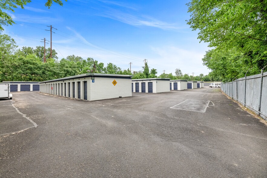 More Photos Of 3464-3504 Wilkens Ave, Baltimore Self Storage For Lease