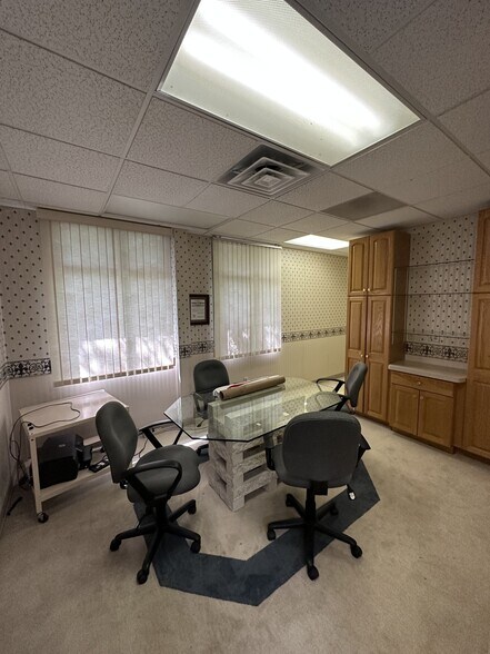 More Photos Of 21150 W Capitol Dr, Brookfield Loft Creative Space For Sale