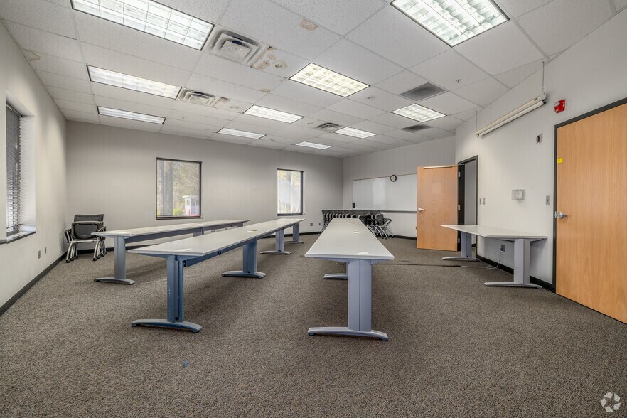 More Photos Of 3660 Deerpark Blvd S, Elkton Distribution For Lease