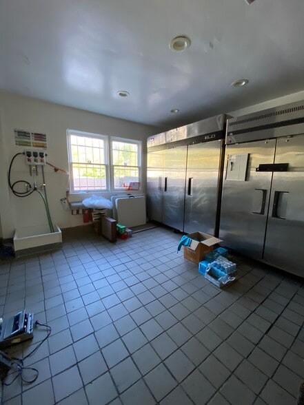 More Photos Of 7459 Melrose Ave, Los Angeles Restaurant For Lease