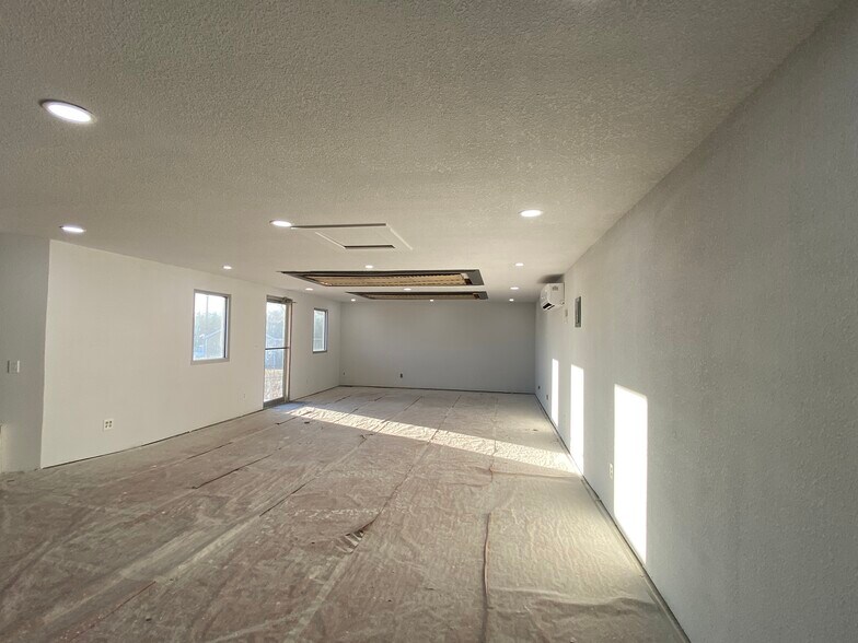 More Photos Of 817 Marshall St, Albert Lea Flex For Sale