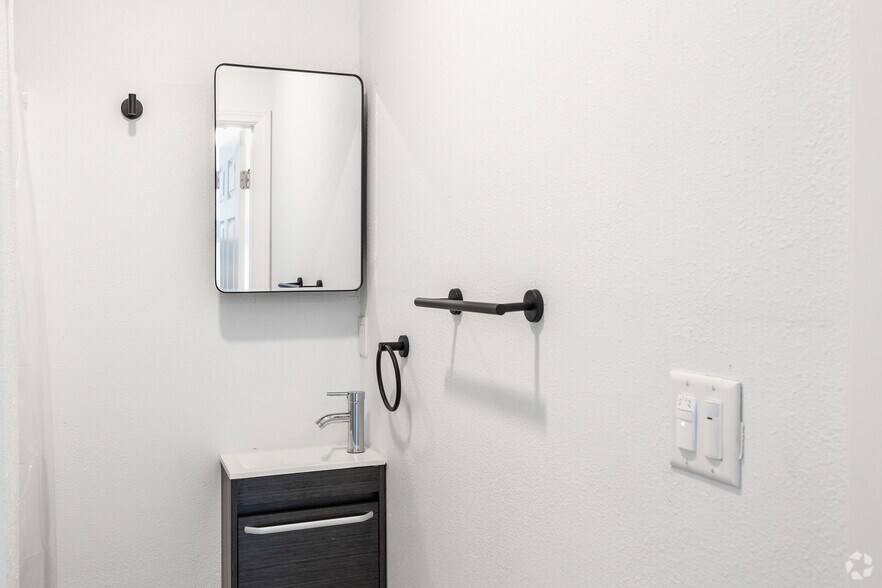 More Photos Of 1864 Cordova St, Los Angeles Apartments For Sale