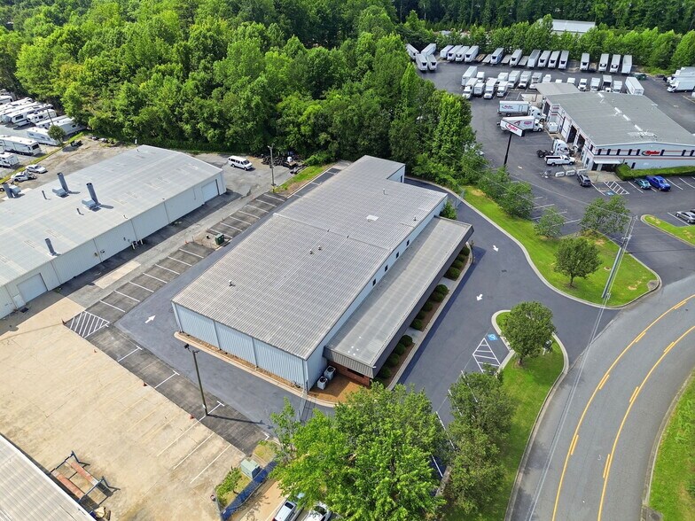 More Photos Of 1449 Field Park Cir, Marietta Warehouse For Lease