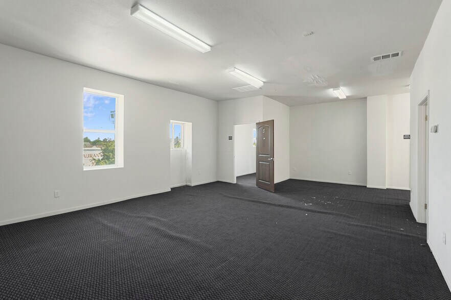 More Photos Of 2 N Main St, Lodi Storefront Retail Office For Sale