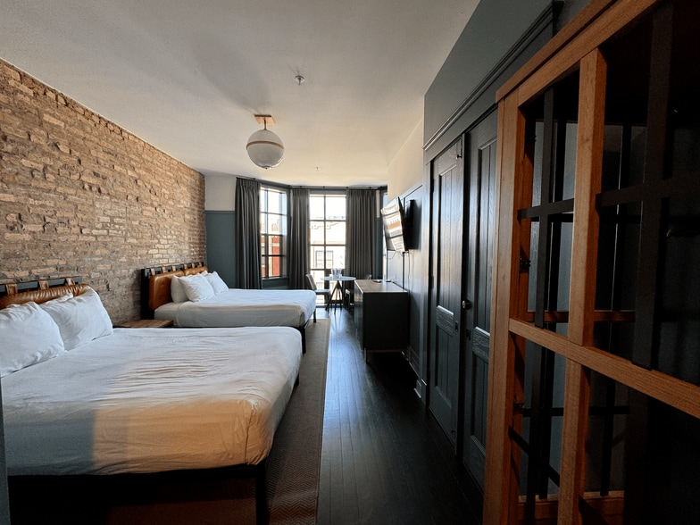 More Photos Of 3475 N Clark St, Chicago Hotel For Sale