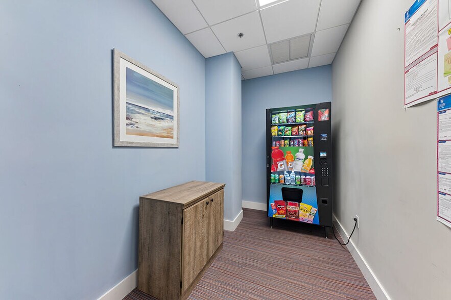 More Photos Of 1590 S Congress Ave, West Palm Beach Medical For Sale