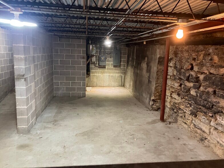 More Photos Of 211 W 1st St, Dixon General Retail For Sale