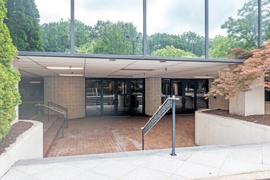 More Photos Of 9 Old Kings Hwy S, Darien Office For Lease