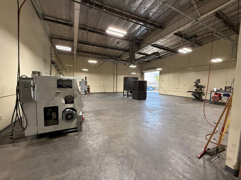 More Photos Of 28258 Avenue Stanford, Valencia Manufacturing For Sale