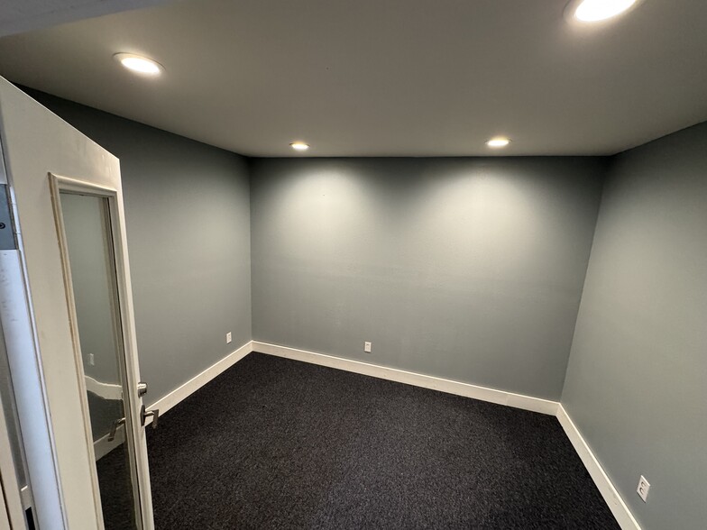 More Photos Of 721 Bulverde Rd, Bulverde Freestanding For Lease