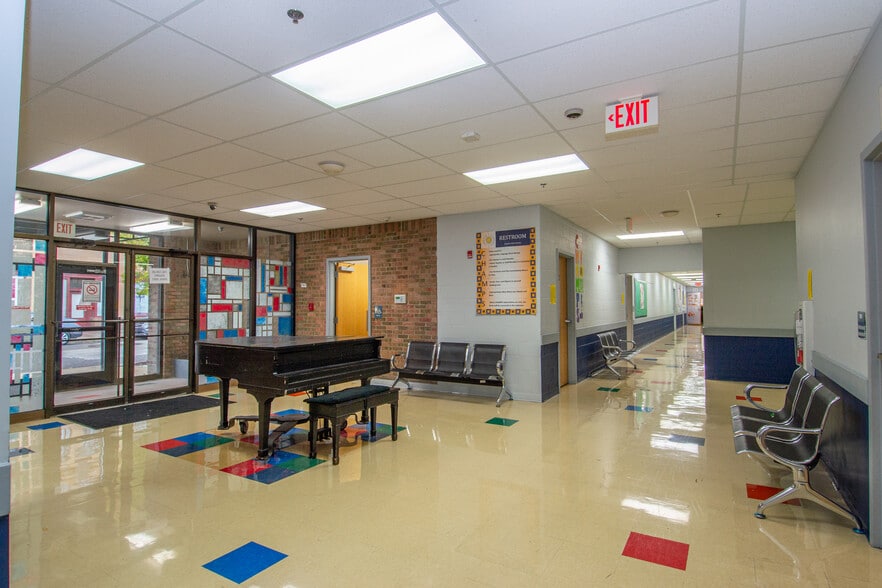 More Photos Of 1511 Madison Ave, Toledo Schools For Sale