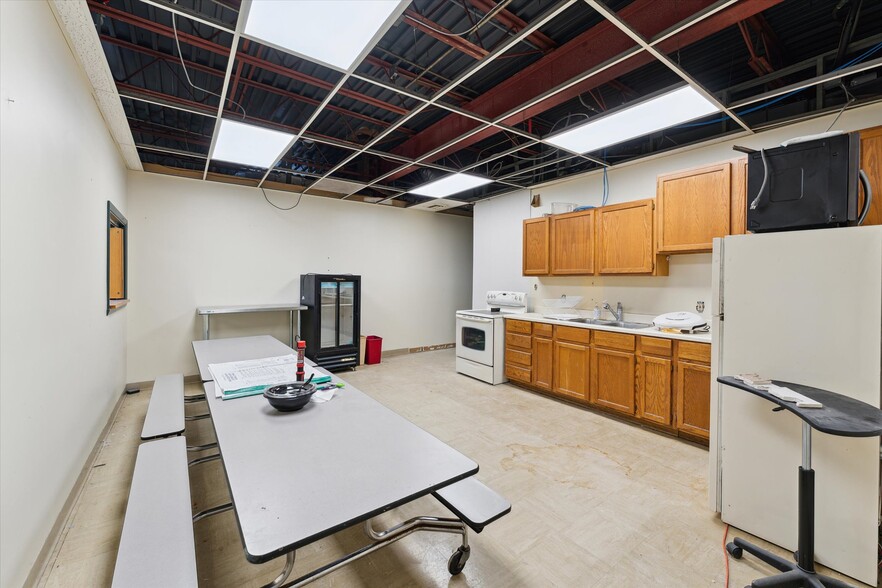 More Photos Of 3333 Brecksville Rd, Richfield Office For Sale