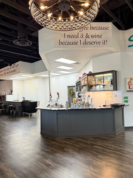 More Photos Of 1619 N 1st St, Hermiston Restaurant For Lease
