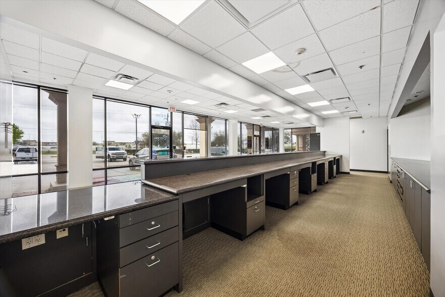 More Photos Of 4450 E Sam Houston Pky S, Pasadena General Retail For Lease
