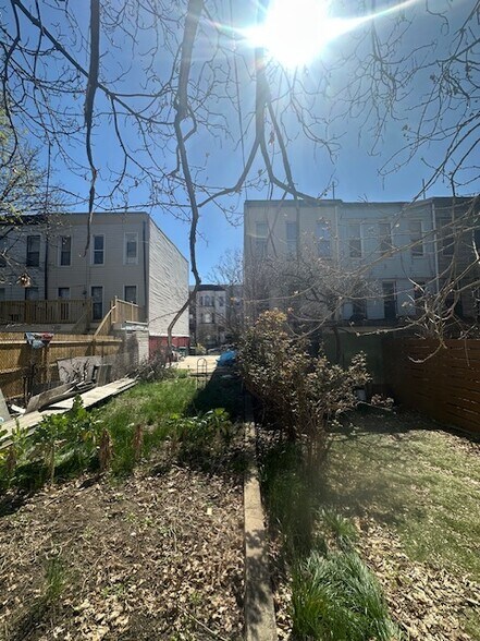 More Photos Of 35 Cornelia St, Brooklyn Land For Sale