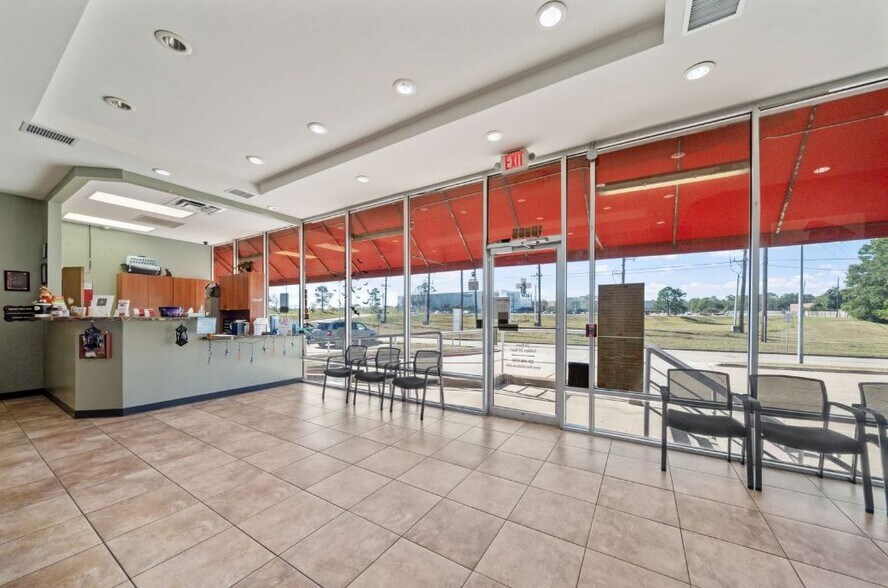 More Photos Of 10205 Birchridge Dr, Humble Veterinarian Kennel For Sale